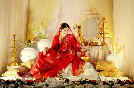 Bangladeshi bride in Jamdani sari