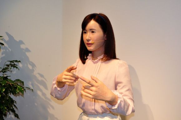 Toshiba Robot use Japanese sign language